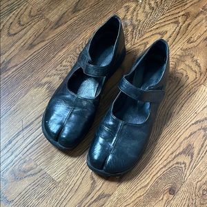 Tabi split toe Mary Janes